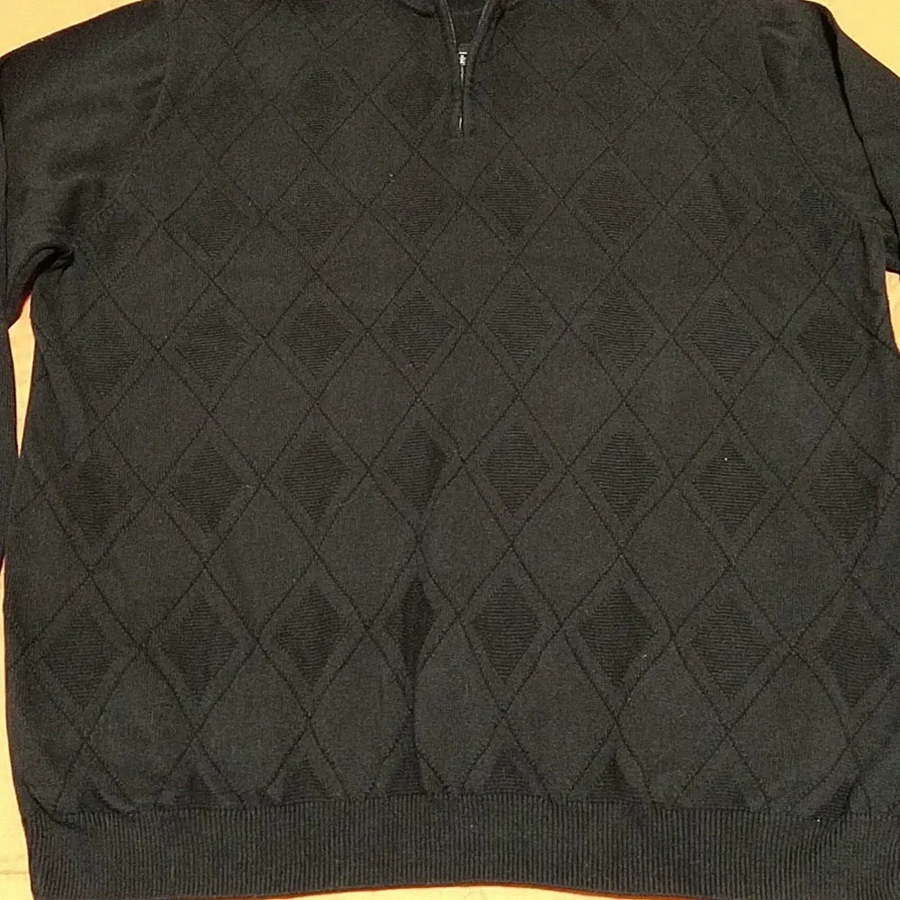 Claiborne Men's Sweater - Picture 2 of 10